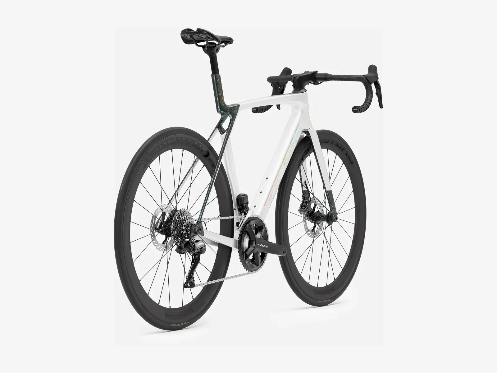 Trek Madone in Weiß, schräg von hinten
